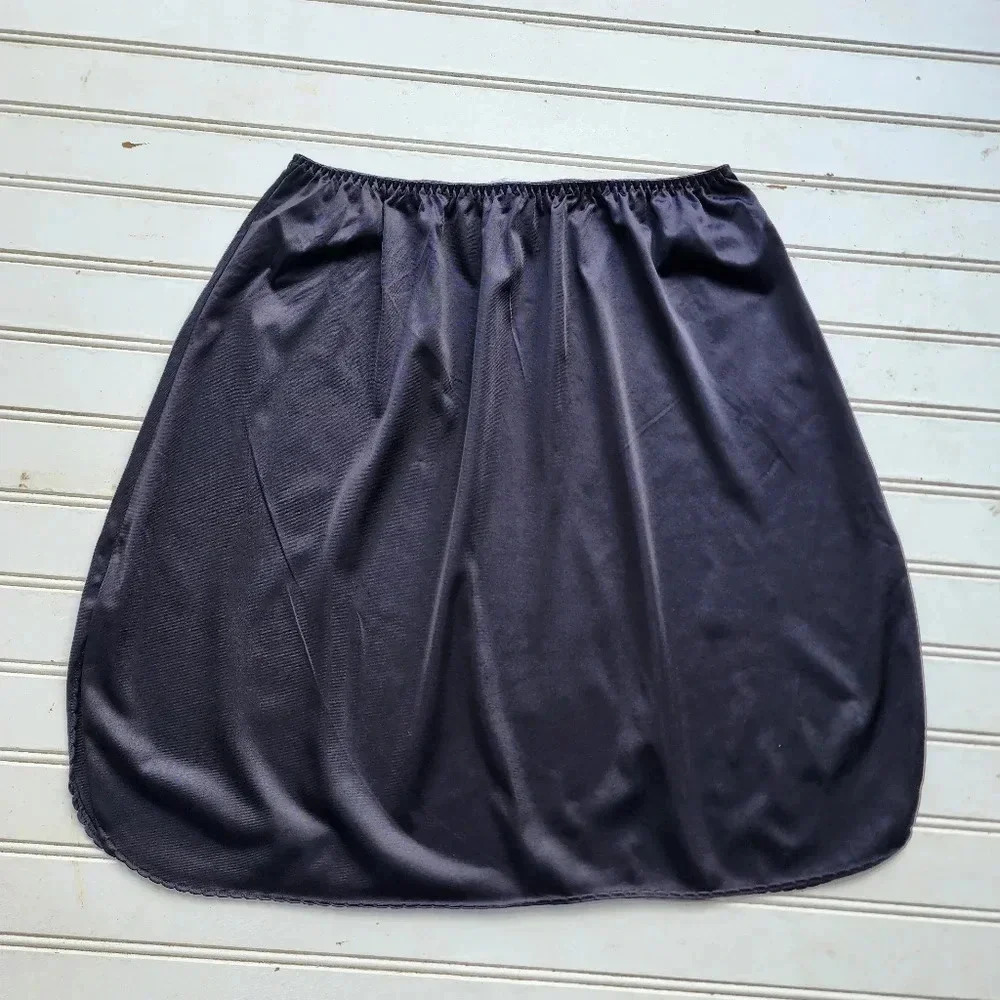 Vanity Fair Women's Black Skirt Slip Elastic Waist Lace Trim 18" Stretch Size M